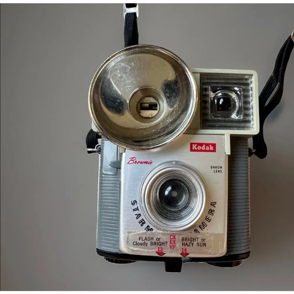 Vintage Kodak Brownie Hawkeye Camera Flash Model Bakelite 1950s